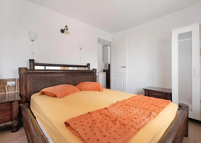 Tropical Piso Ana Con Palmera